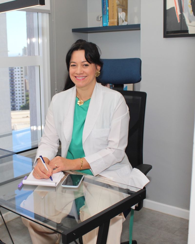 Sidineia Boiko em seu consultório
